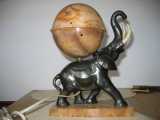 Ozonlampe - Elefant Gruppe: Alabast - Højde: 29cm